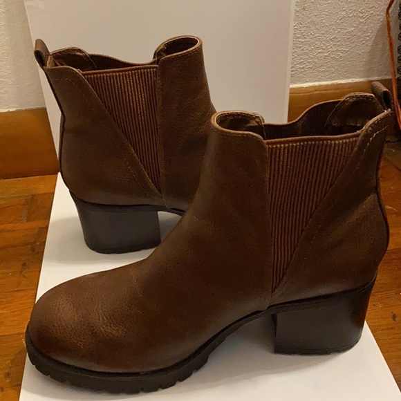 Brown leather boots - Picture 2 of 2